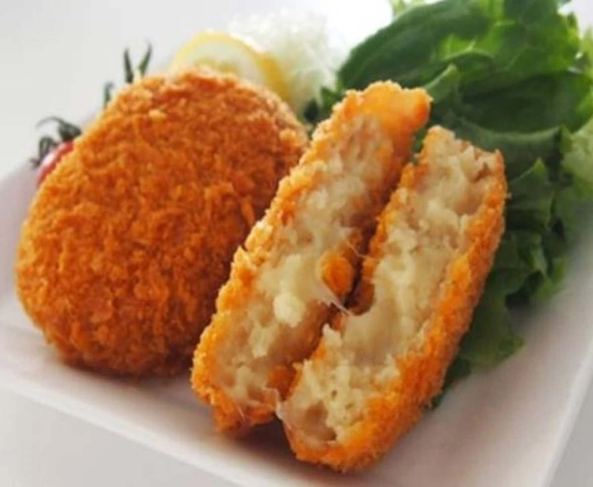 21383x24 【送料無料】 北海道産ﾁｰｽﾞ入りもっちりｺﾛｯｹ 700g(10ｺ)×24袋 味のちぬや