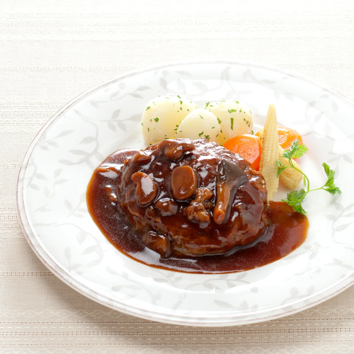 24201x40 【送料無料】デミソースdeハンバーグ  165gx40個　エム・シーシー食品