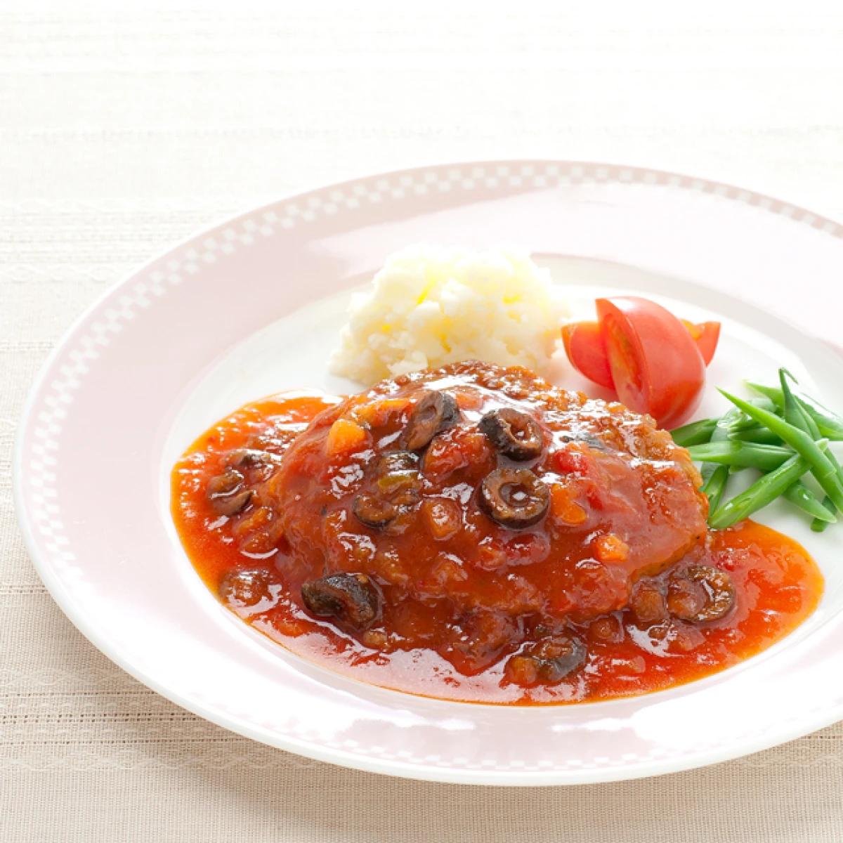 24203x40【送料無料】 トマトソースdeハンバーグ  165gx40個　エム・シーシー食品