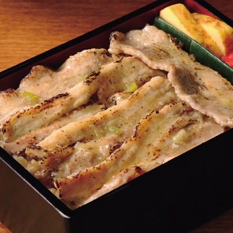 24186 三元豚の肉厚ねぎ塩豚カルビ 400g 味の素冷凍食品