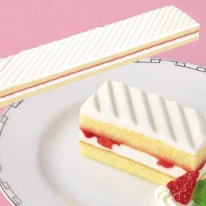 27523 フリーカットケーキいちごショートケーキ(北海道産生クリーム使用) 375g 味の素冷凍食品